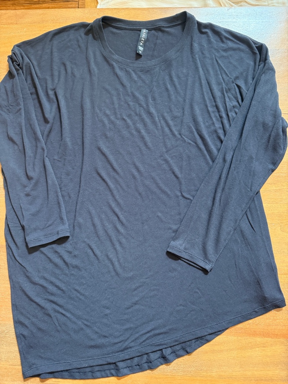 Athleta XL/1X Black Long-Sleeve Crewneck Shirt - Lightweight Comfort